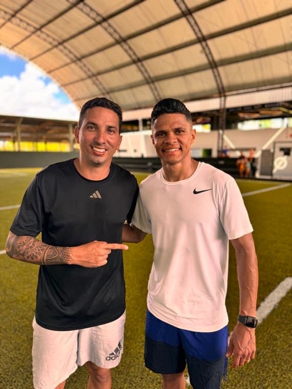 Hugo Araújo com Douglas Santos